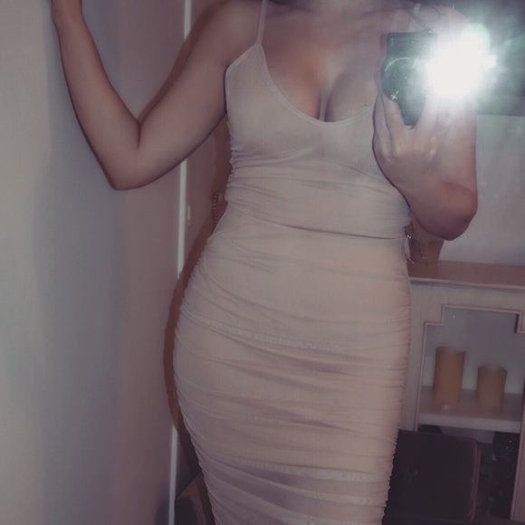 SALE ✨Ruched Set✨ - Picture 2 of 3